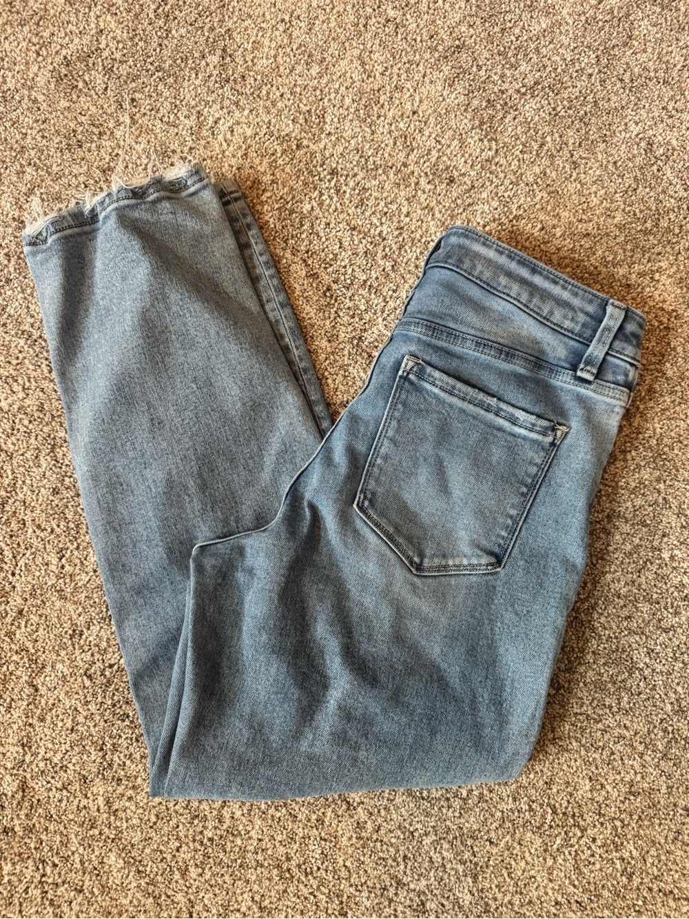 Women’s Straight Leg Jeans in Faded Blue Wash